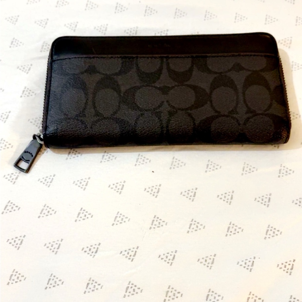 Elegant Black Patterned Wallet